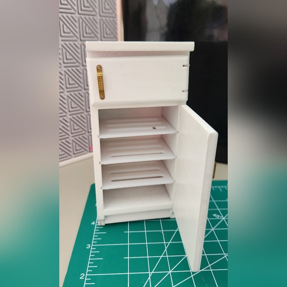 Wooden Doll Fridge - Picture 4 of 6